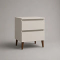 Comodino rettangolare con 2 cassetti in MDF e gambe in legno massello, Bianco/Marrone, 45 x 35 x 60 cm