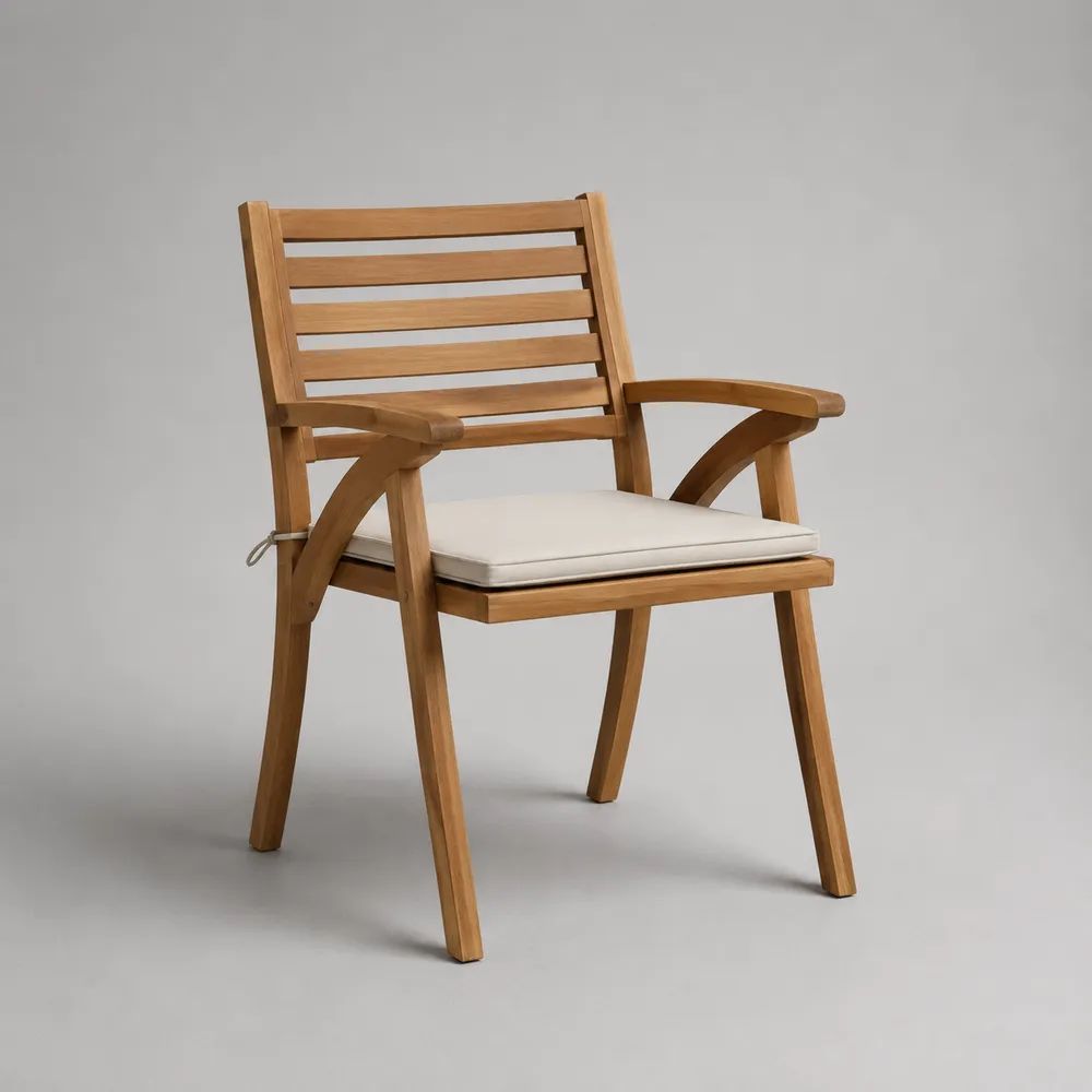 Sedia da giardino con braccioli in legno massello, cuscino crema e schienale a doghe, 59 x 60 x 88 cm, marrone naturale