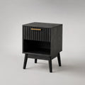 Comodino rettangolare in legno con cassetto scanalato e vano aperto, nero e oro, 45 x 40 x 60 cm