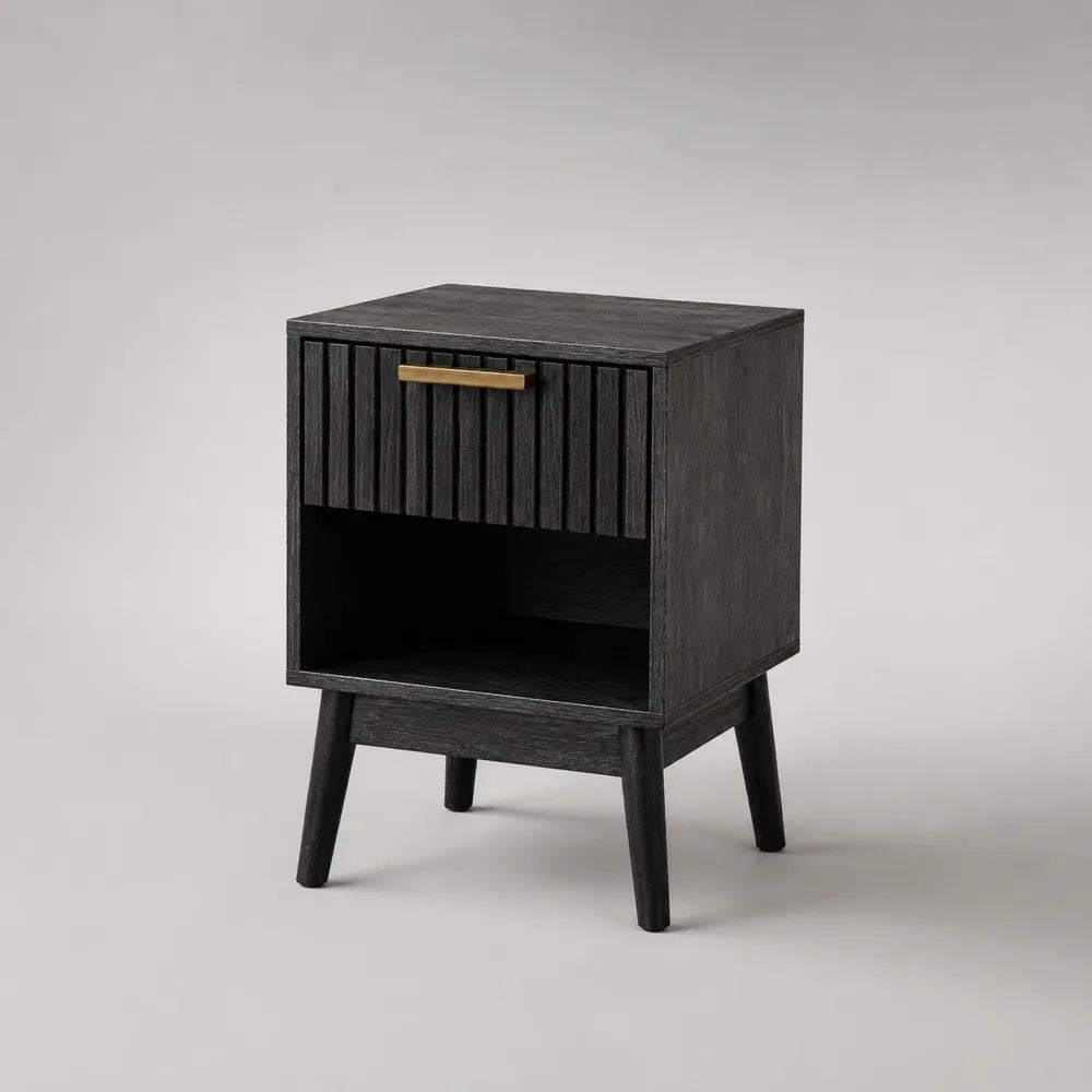 Comodino rettangolare in legno con cassetto scanalato e vano aperto, nero e oro, 45 x 40 x 60 cm